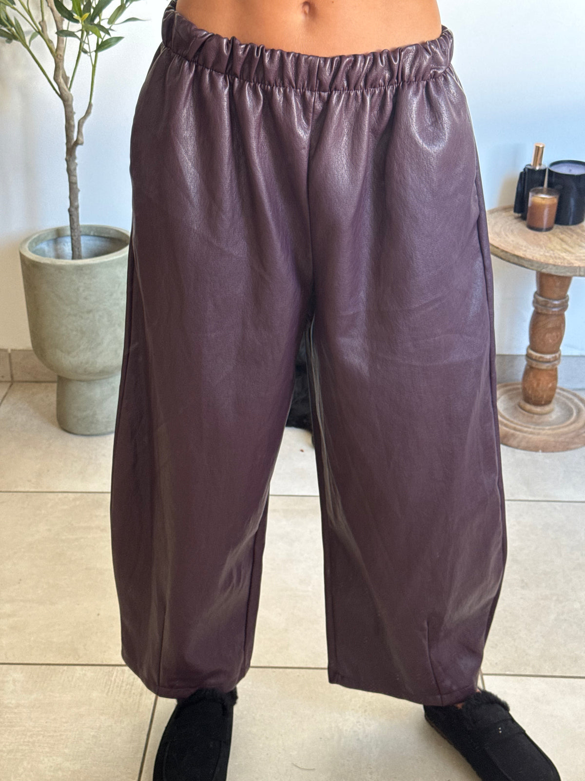 Pantalon droit bordeaux simili cuir