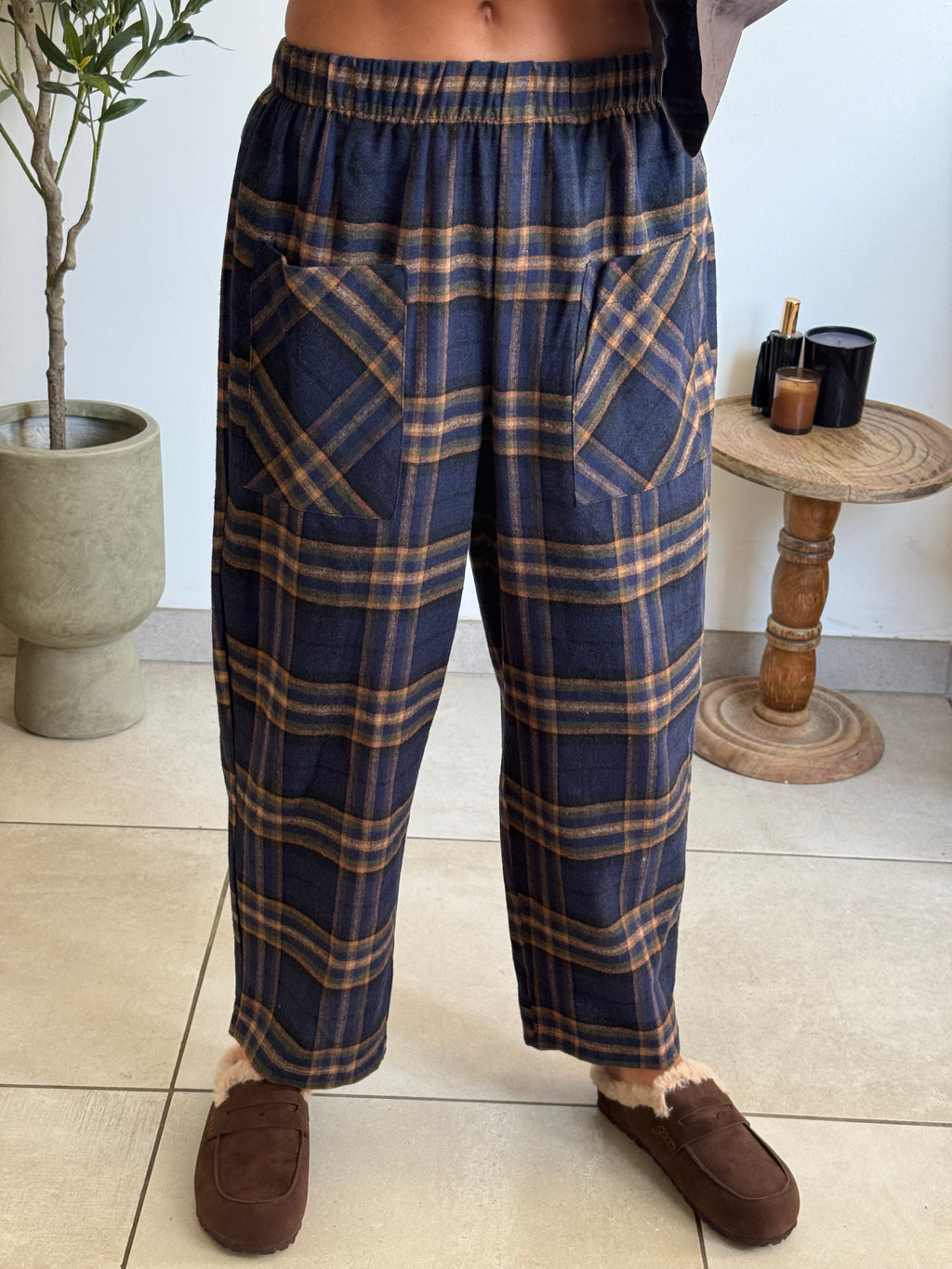 Pantalon femme à carreaux bleu marine