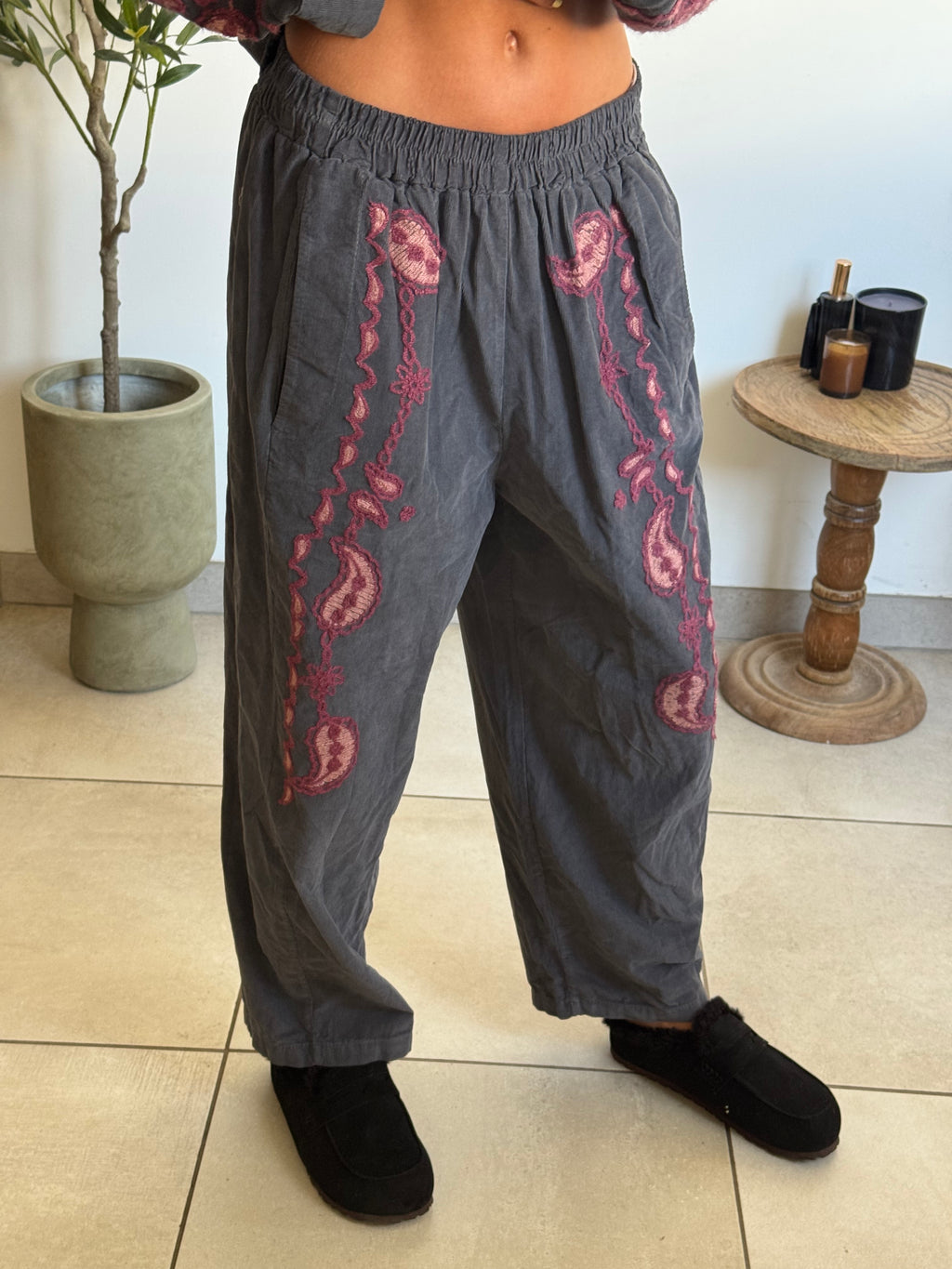Pantalon gris effet velours