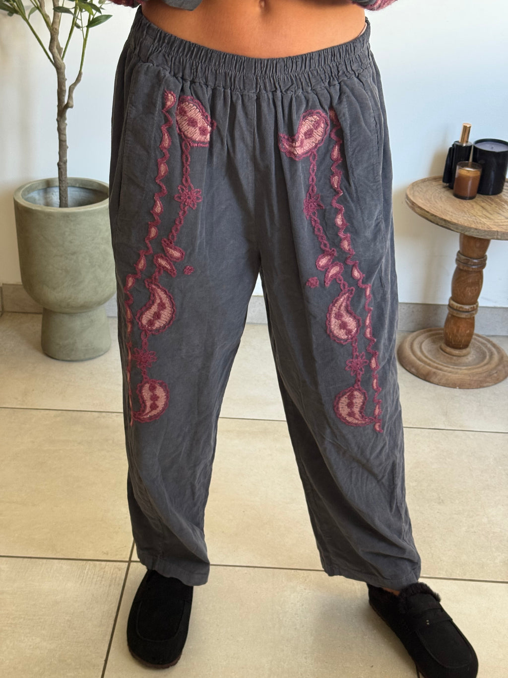 Pantalon gris effet velours