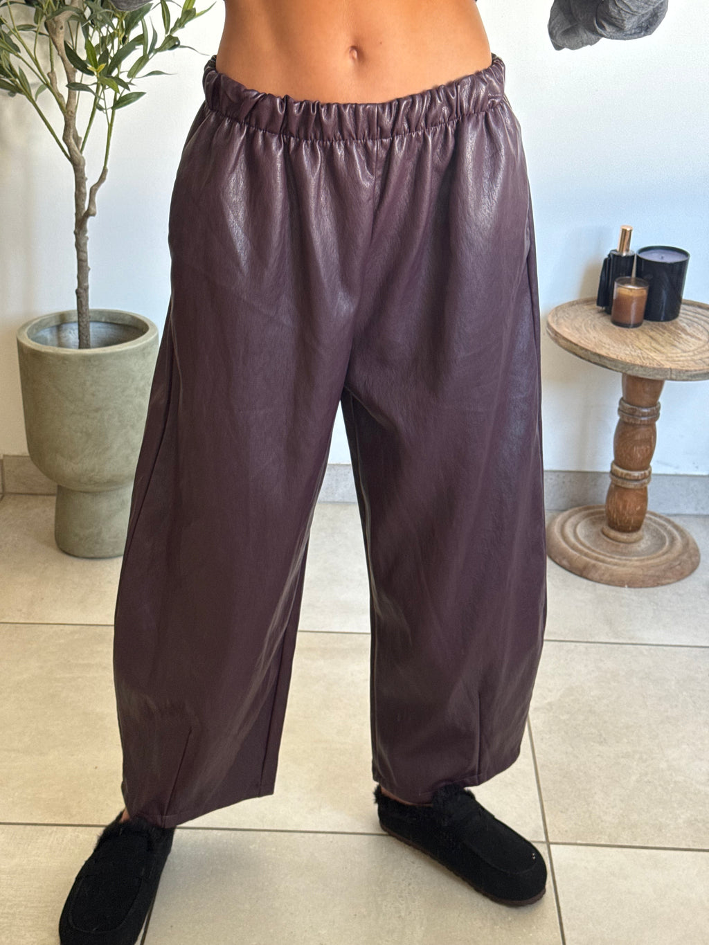 Pantalon droit bordeaux simili cuir