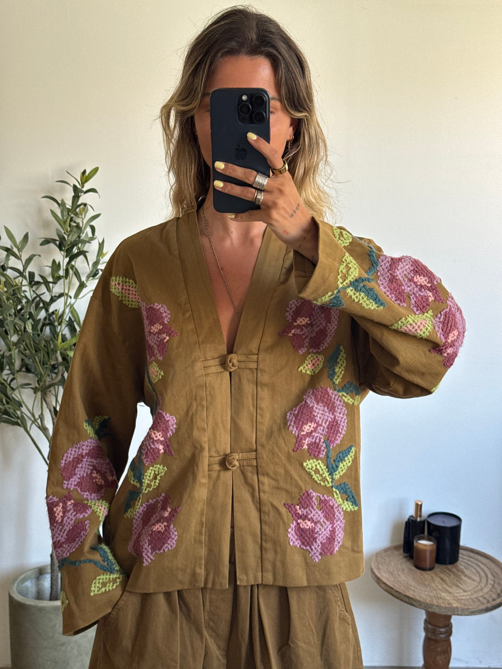 Kimono à broderies florales