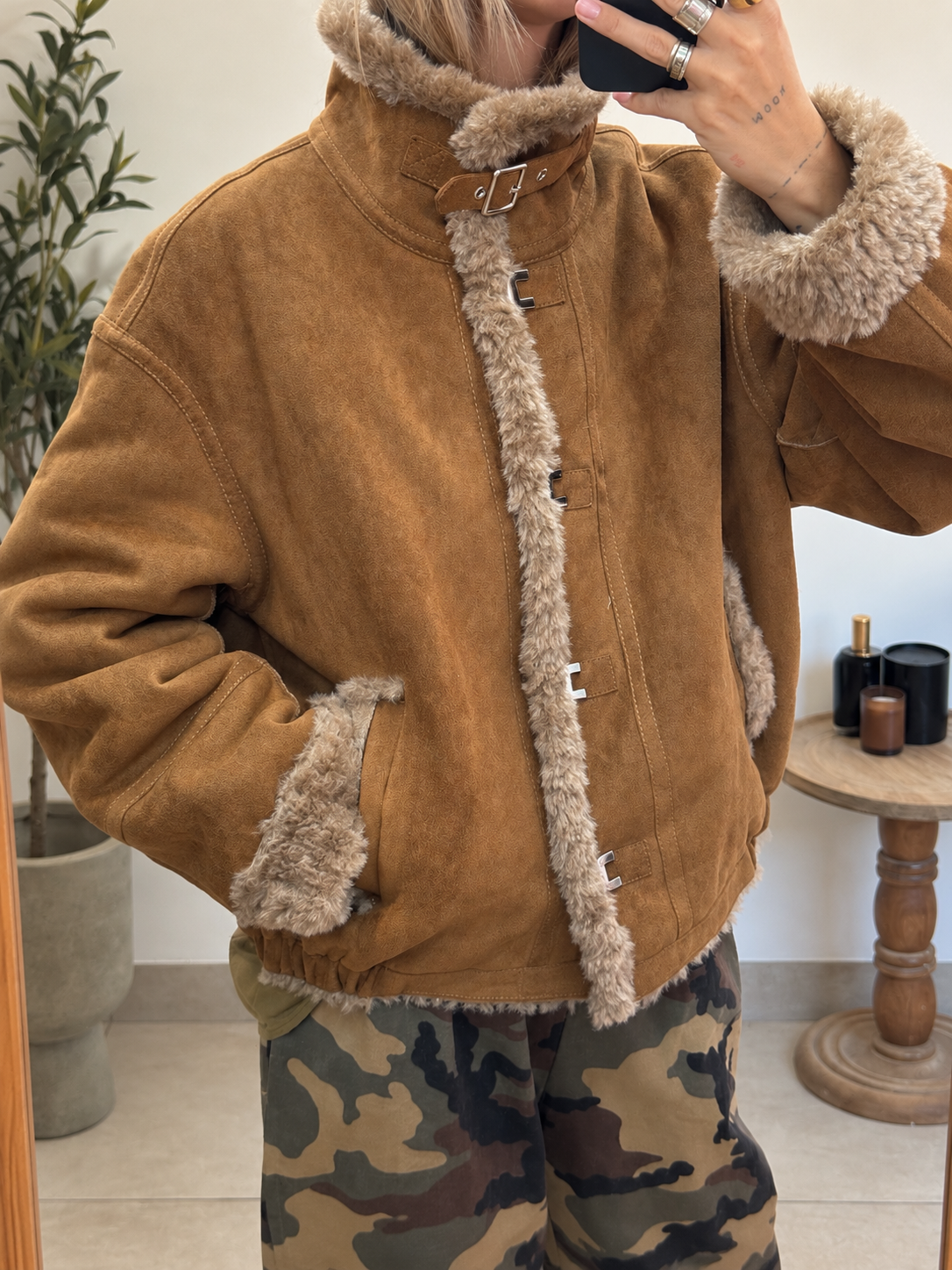 Veste Azélie camel effet suédine et bordures en fausse fourrure