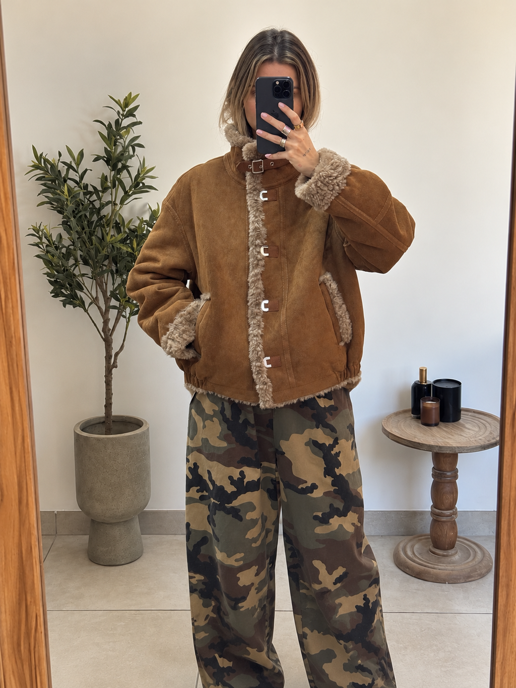 Veste Azélie camel à intérieur effet fourrure et poches latérales