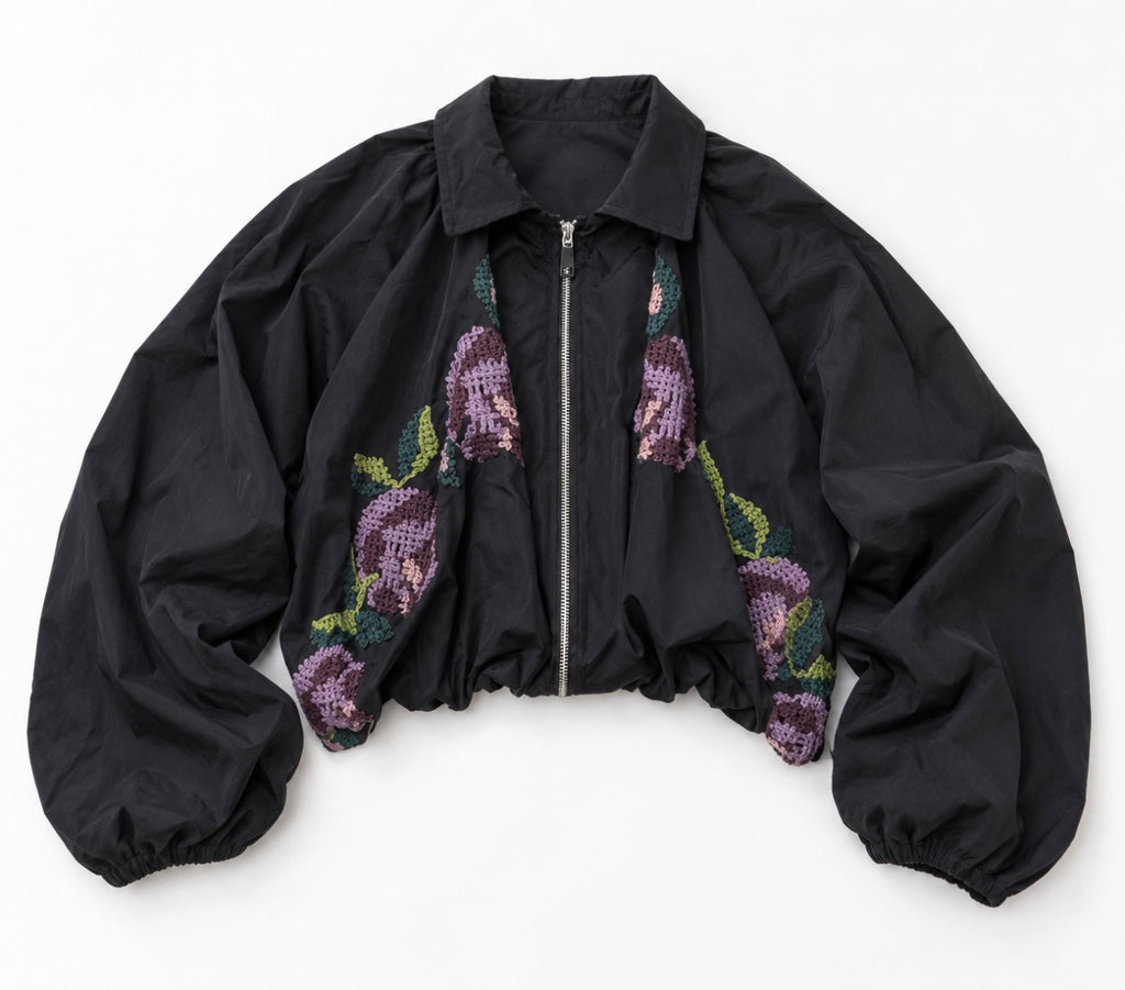 Veste Courte Noire à Broderies Fleuries