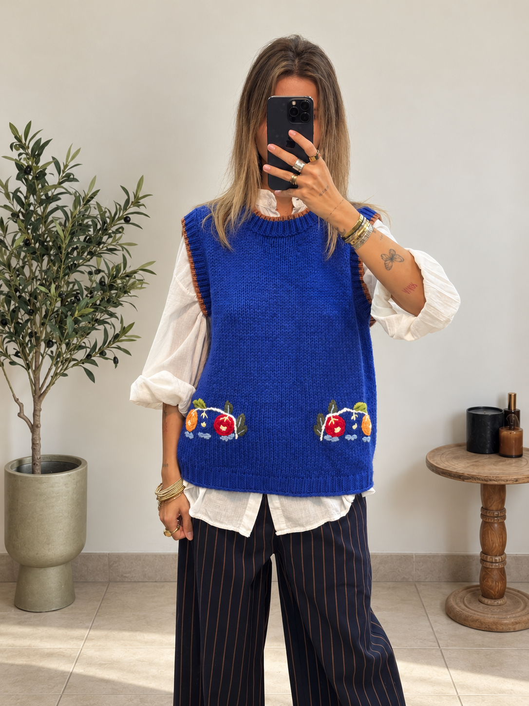Pull Noline sans manches bleu électrique à bordures orangées