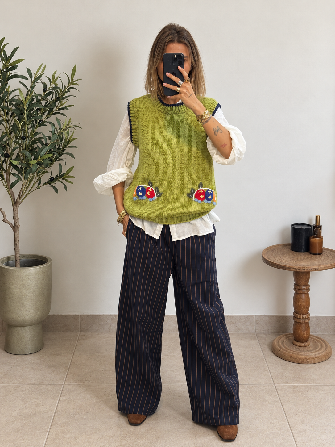 Pull Noline vert sans manches à broderies multicolores