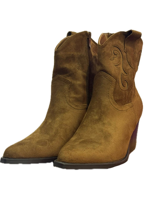 Bottines western camel effet daim à talon – motifs brodés