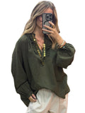 Blouse femme kaki à col V volanté et manches bouffantes