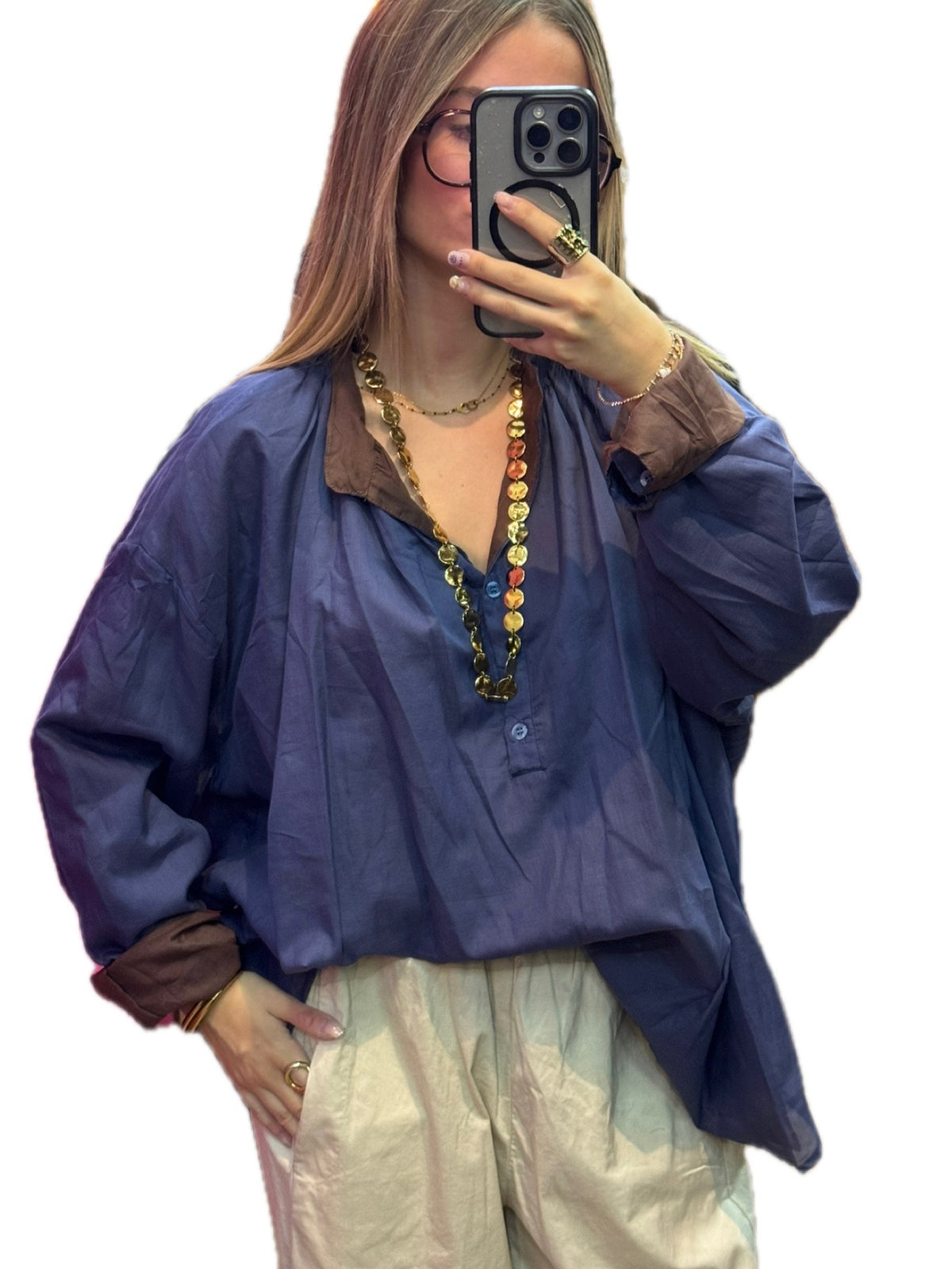Chemisier femme oversize bleu à col marron contrastant