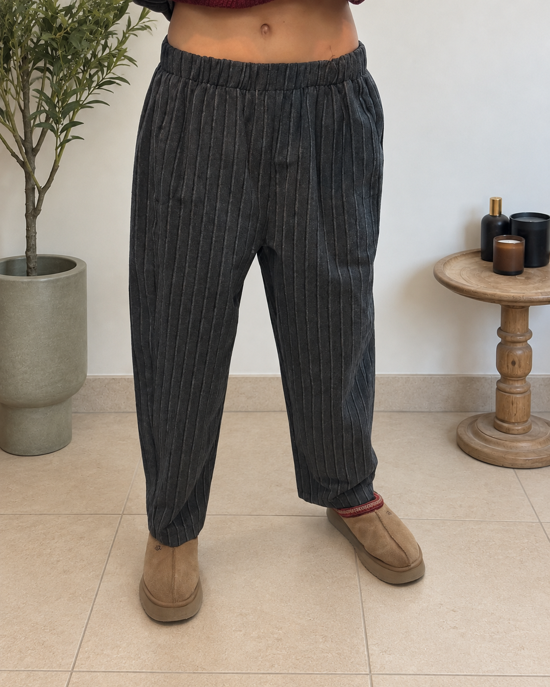 Pantalon Juna gris anthracite côtelé femme, coupe ample et taille élastiquée