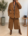 Blazer Elora marron en velours côtelé femme, col tailleur et coupe ample, vue de face