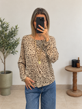 T-shirt Maïra beige à petites taches marron, coupe ample et col bateau