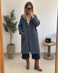 Manteau Maïline bleu ardoise femme long en maille texturée, col large, trois boutons et poches plaquées, vue de face