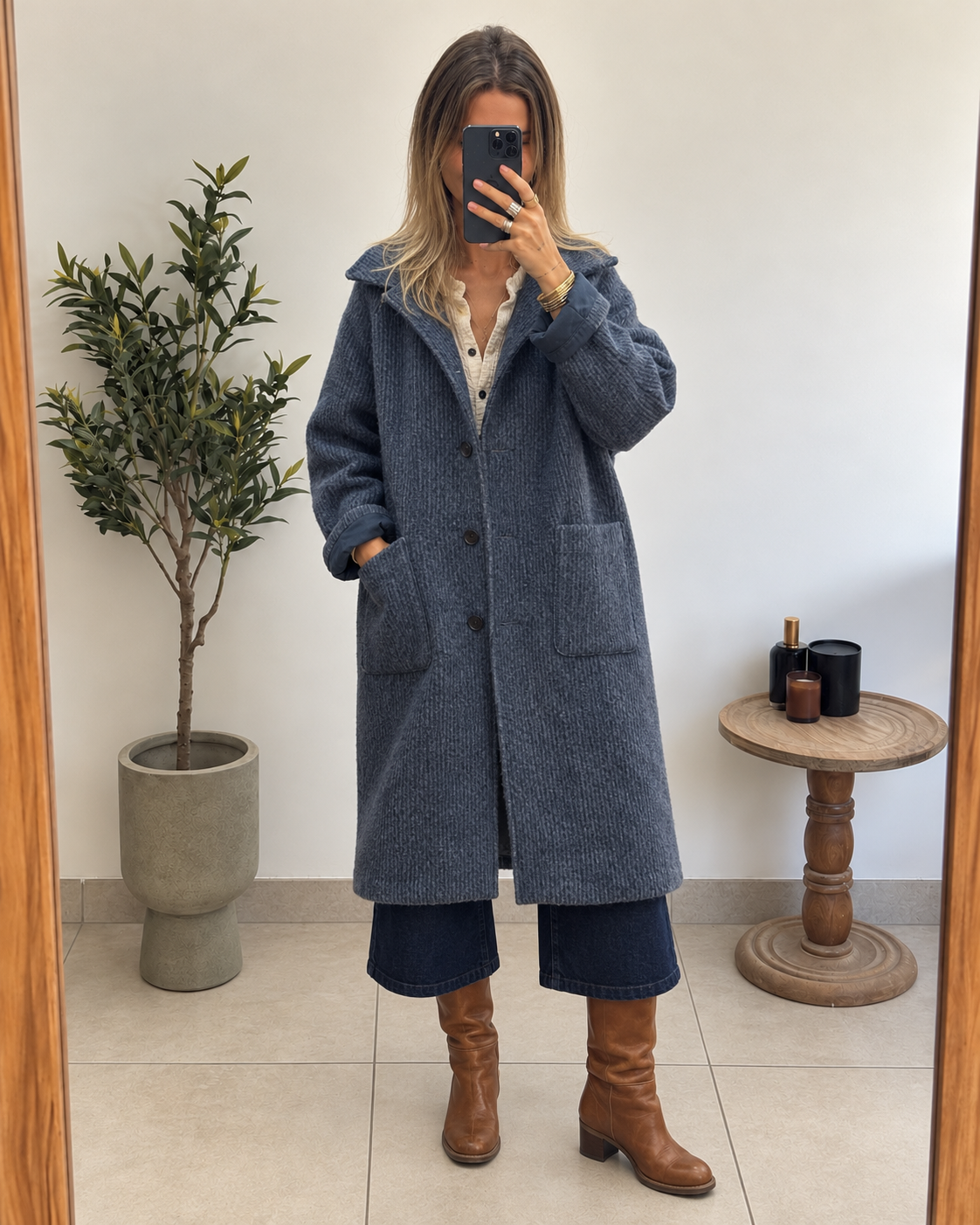 Manteau Maïline bleu ardoise femme long en maille texturée, col large, trois boutons et poches plaquées, vue de face