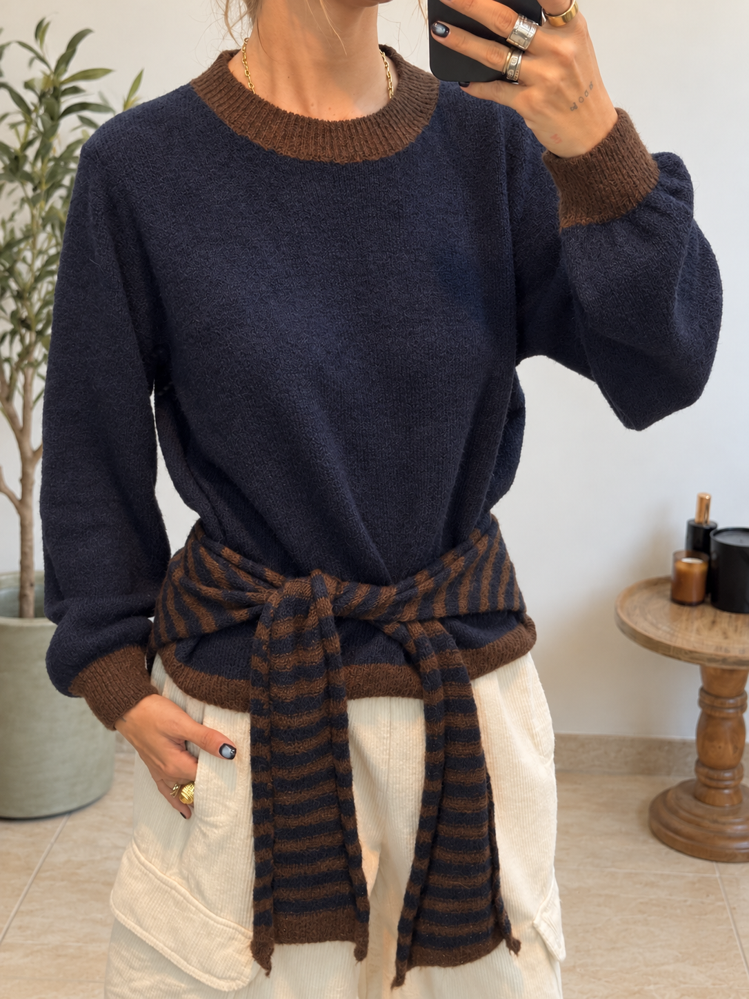 Pull Liora marine chocolat, accessoire noué à la taille