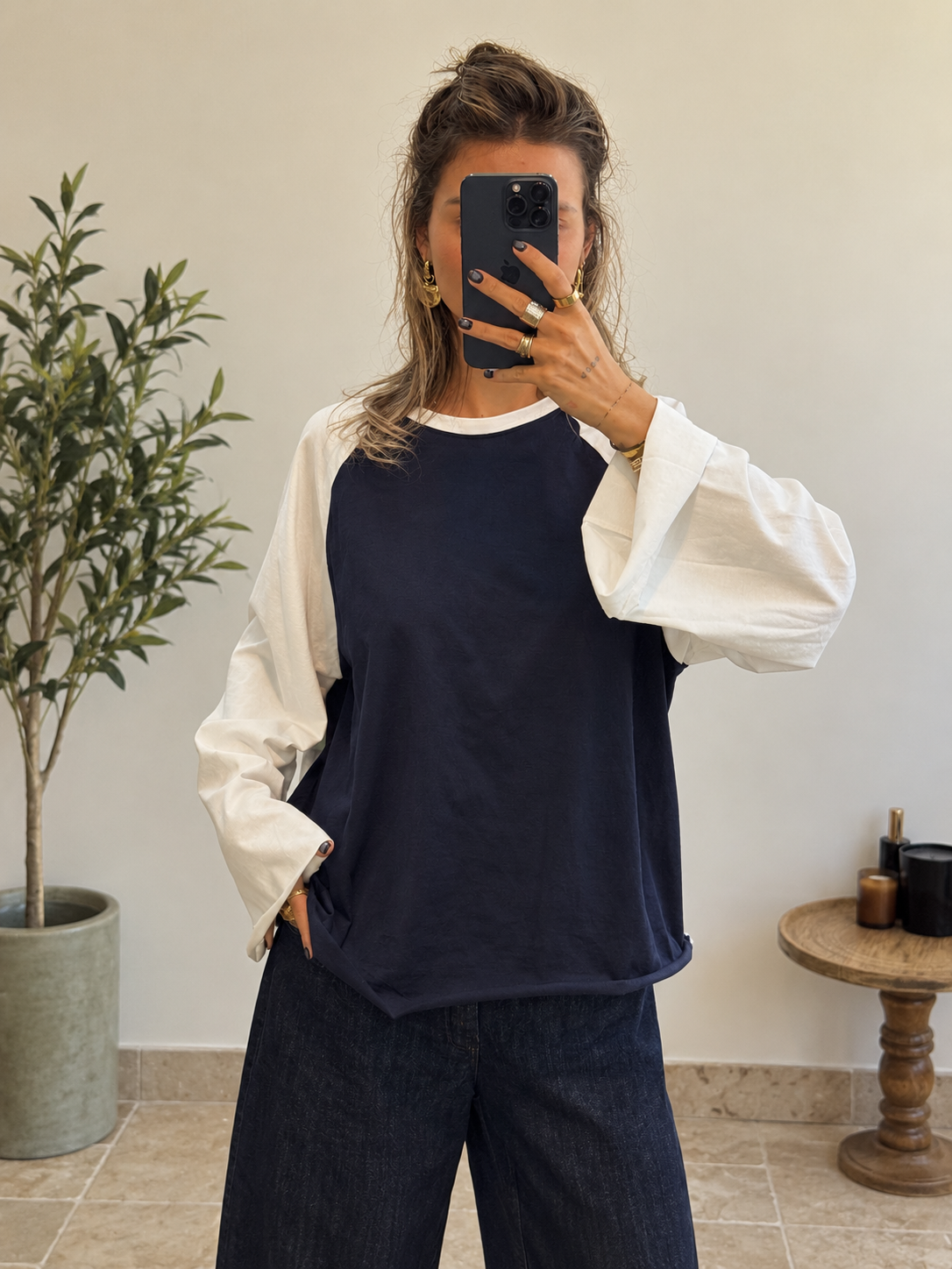 T-shirt Marlow 26 marine et écru manches longues raglan, vue de face